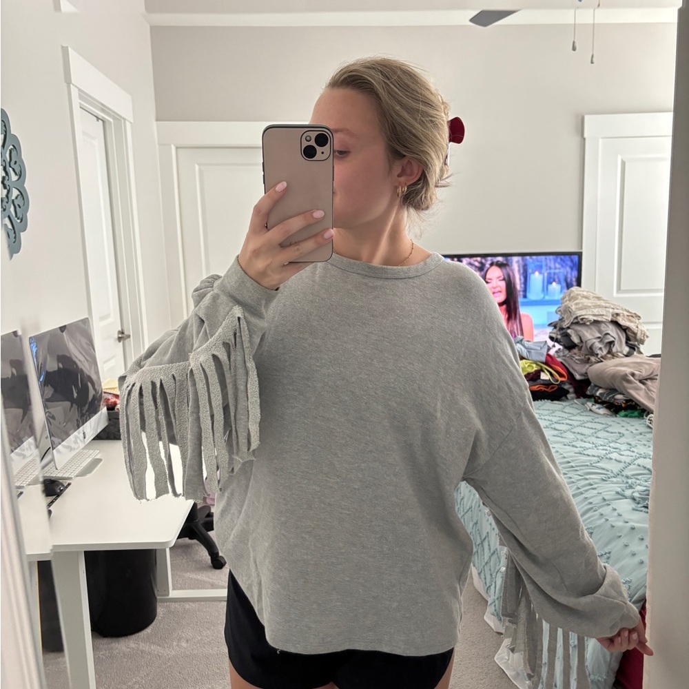 Vestique Gray Fringe Sleeve Sweater